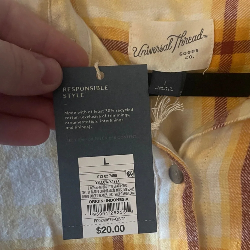 NWT Women’s Universal Thread Yellow Plaid Flannel - Picture 2 of 3